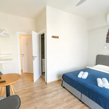 Apartment Smart Comfort Roomn8 With Balcony Private Bathroom In Location 250m