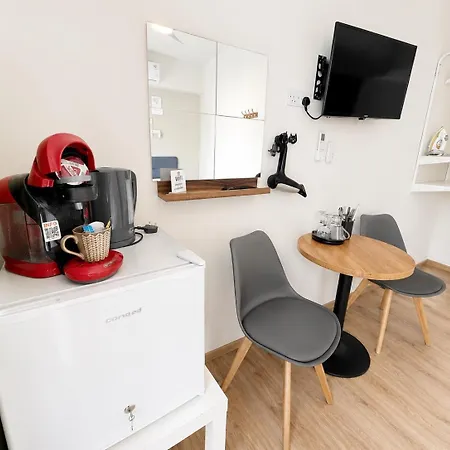 Apartament Smart Comfort Roomn8 With Balcony Private Bathroom In Location 250m Limassol