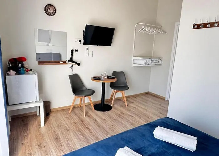 Smart Comfort Roomn8 With Balcony Private Bathroom In Location 250m Appartamento Limisso