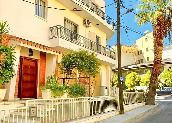 Smart Comfort Roomn8 With Balcony Private Bathroom In Location 250m Lägenhet Limassol