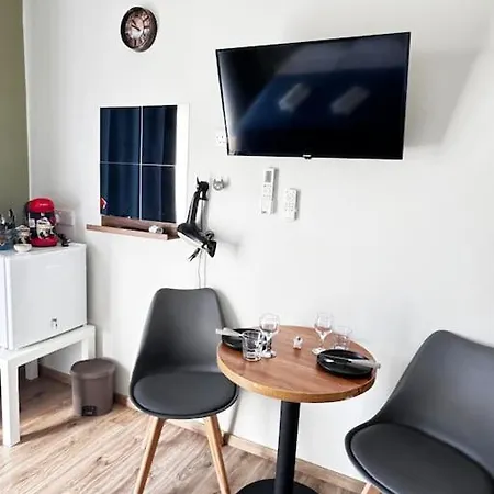 Smart Comfort Roomn8 With Balcony Private Bathroom In Location 250m リマソール